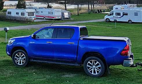 Blå Toyota Hilux stulen i Kumla